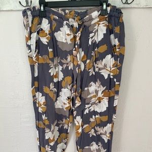 Relaxed flower print paper bag pants